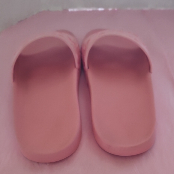 Gucci Blush Pink Logo Slides - Picture 9 of 16